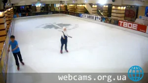 Каток в ТРК «Галерея»